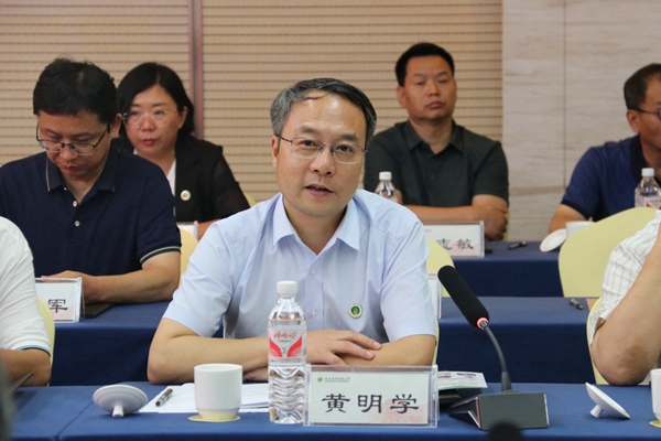 2.77779193永利官网党委书记黄明学主持座谈会_副本.jpg